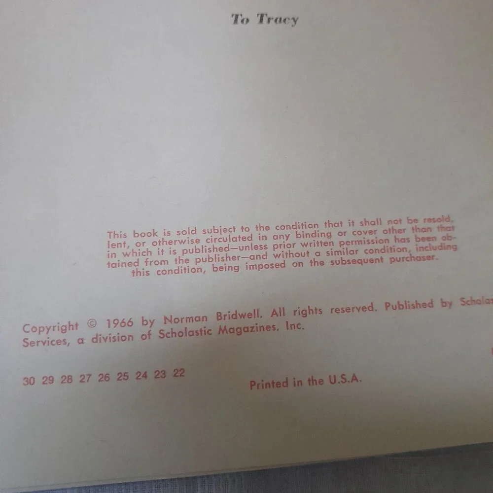 Vintage 1966 Scholastic Paperback Edition of Clifford Takes a Trip - Picture 3 of 5